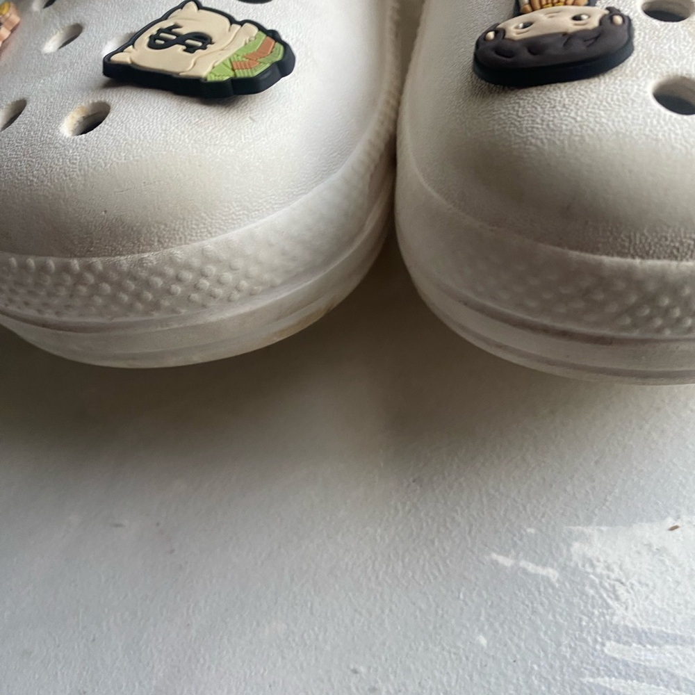 CROCS Kids White Slippers with Fun Charms - Picture 5 of 15
